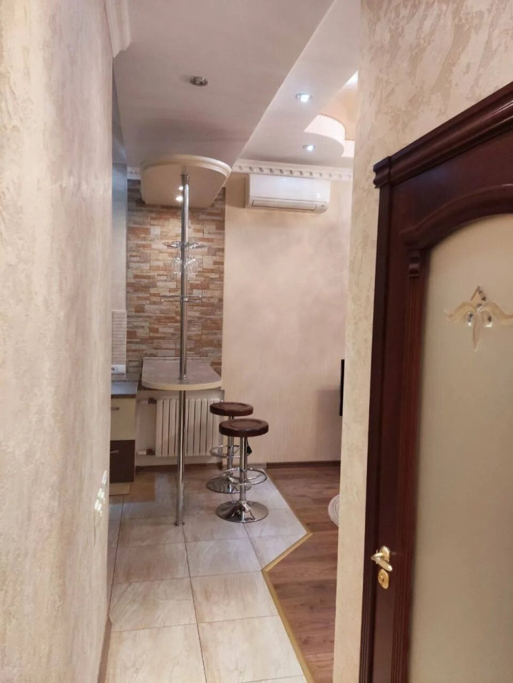 Продается 2 - х комнатная квартира, ул. Артема, ориентир библиотека им. Крупской, арт.5710