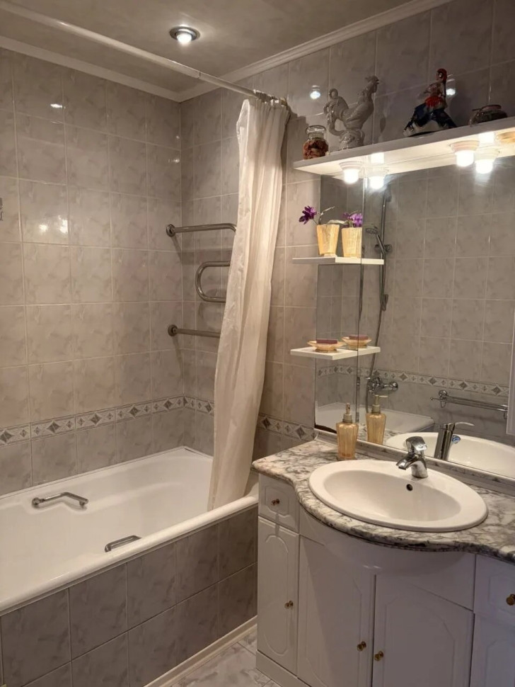 Продается 4-х комнатная квартира, ул. Шекспира, дом 23, арт. 6255