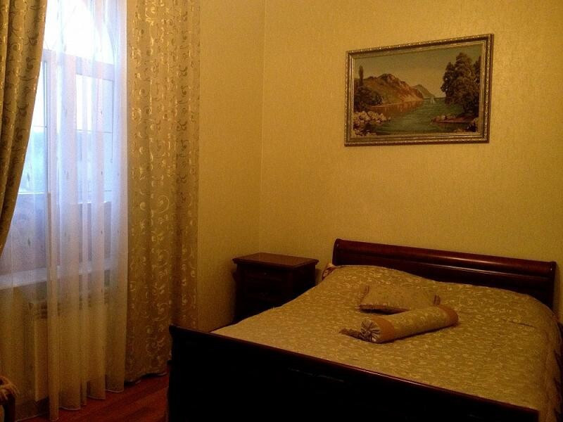 Продается 8 - ми комнатный 2 - х этажный дом, ул. Дружбы арт 2581