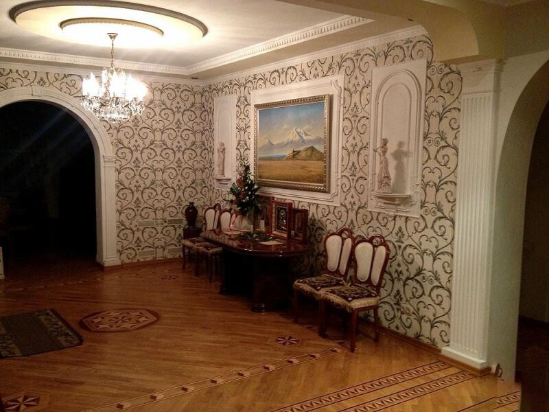 Продается 8 - ми комнатный 2 - х этажный дом, ул. Дружбы арт 2581