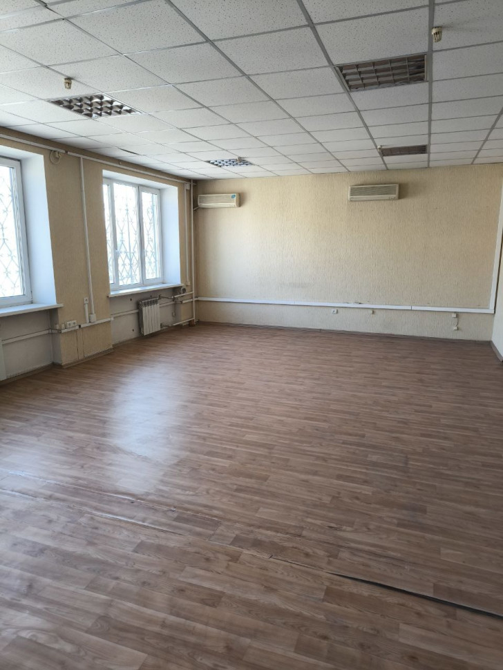 Продается Нежилое помещения под офис,  торговый зал, рекламное агентство полного цикла, под школу для танцев, ул. Университетская 80
