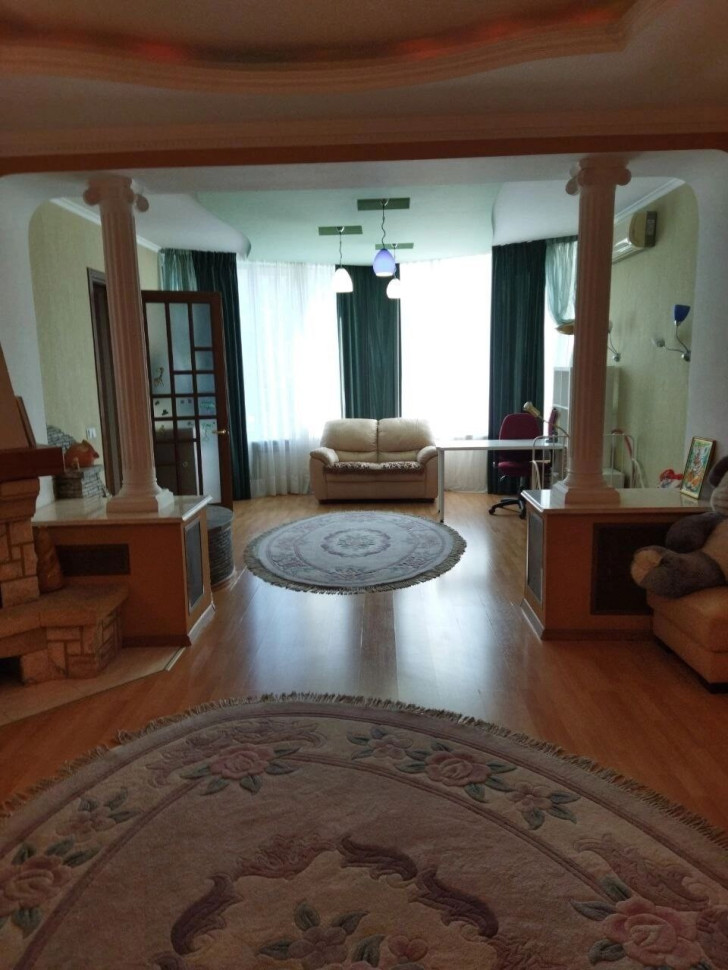 Сдается 4 - х комнатная квартира, пер. Орешкова арт 202