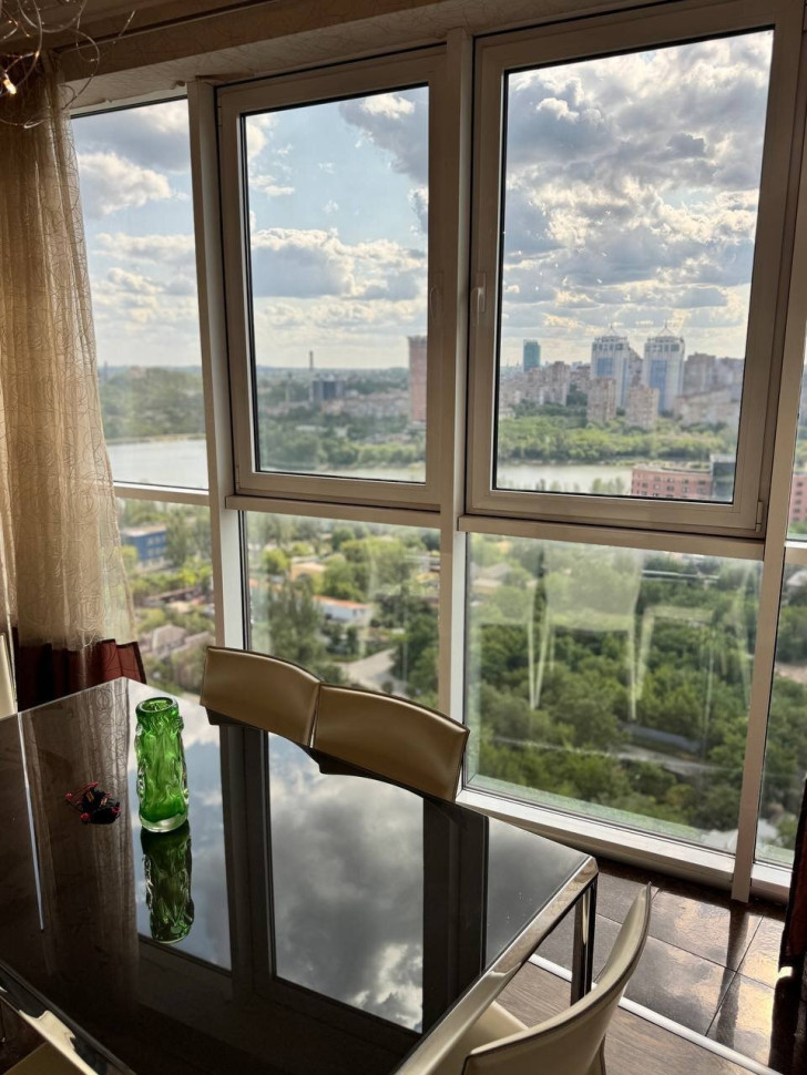 Продается 4-х комнатная квартира, пр.-т Ильича, дом 21, ЖК "Альтком", арт. 6151
