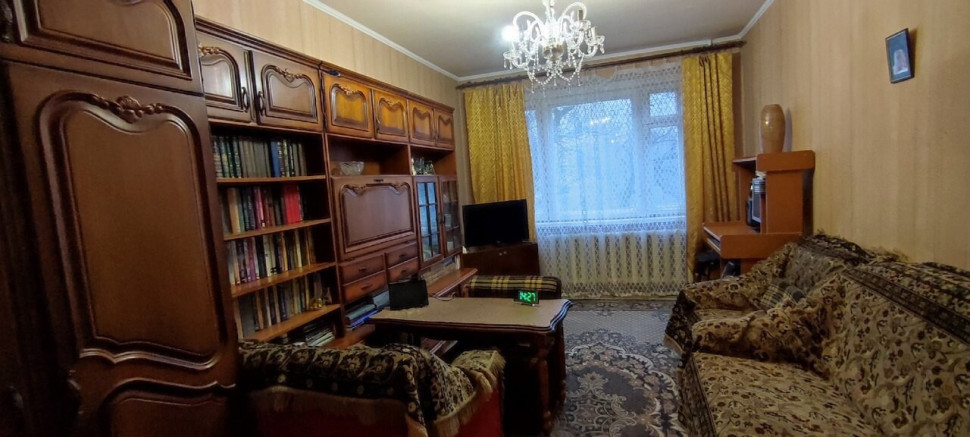Продается 3 - х комнатная квартира, Цветочный арт 3691
