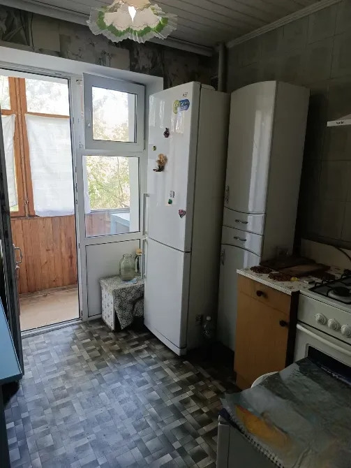 Продается 2 - х комнатная квартира, пл. Конституции, арт. 6227