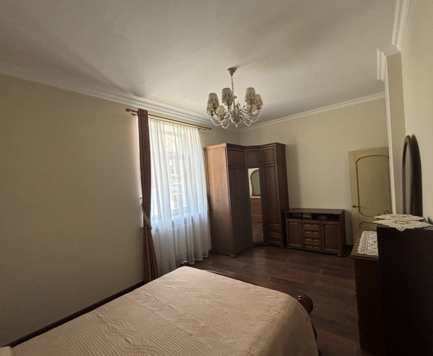 Продается 3 - х комнатная квартира, ул. Лабутенко, арт. 5313