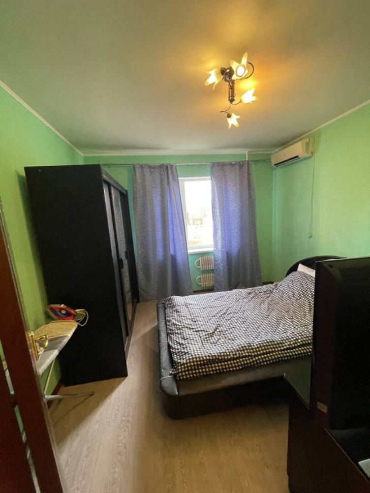 Продаю 2 - х комнатную квартиру, б-ца Калинина.