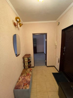 Продаю 2 - х комнатную квартиру, б-ца Калинина.