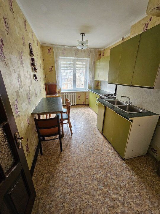 Продается 3 - х комнатная квартира, пр-т Комсомольский арт 3894